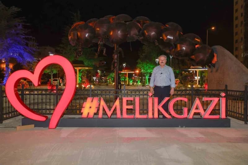 Melikgazi Belediyesi, ilçeye değer katan iki önemli projenin tanıtım ve açılışını Vatandaşların katılımıyla gerçekleştir