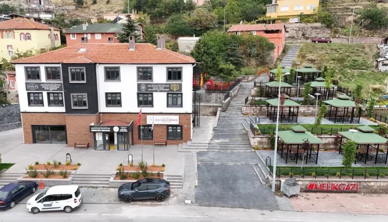 Melikgazi Belediyesi, ilçeye değer katan iki önemli projenin tanıtım ve açılışını Vatandaşların katılımıyla gerçekleştir