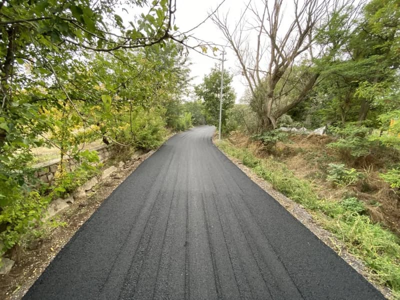 Melikgazi Belediyesi, ilçede ulaşımı daha güvenli ve konforlu hale getirmek ve kırsal alanlardaki yol kalitesini daha da