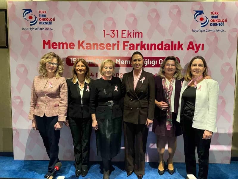 Türk Tıbbi Onkoloji Derneği Üyesi hekimler, 1-31 Ekim Meme Kanseri Farkındalık Ayı ve 15 Ekim Dünya Meme Sağlığı Günü do
