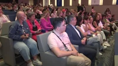 İzmir’de meme kanseri farkındalık söyleşisinde uzmanlar erken tanının önemini anlatıyor