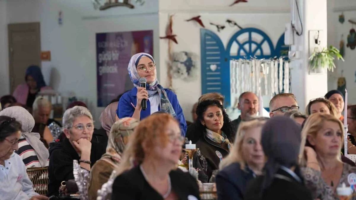 Kocaeli'de düzenlenen "İlham Veren Kadınlar-Sağlık Buluşması"nda uzmanlar, Meme kanserinde Erken tan
