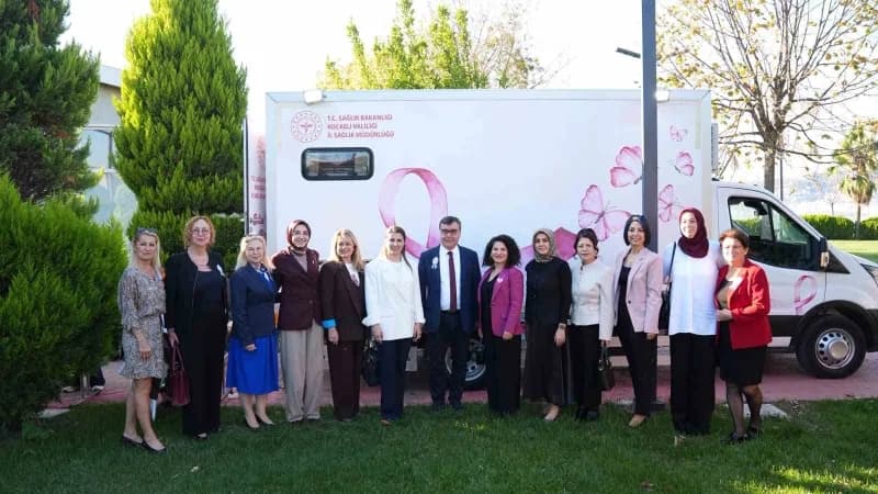 Kocaeli'de düzenlenen "İlham Veren Kadınlar-Sağlık Buluşması"nda uzmanlar, Meme kanserinde Erken tan