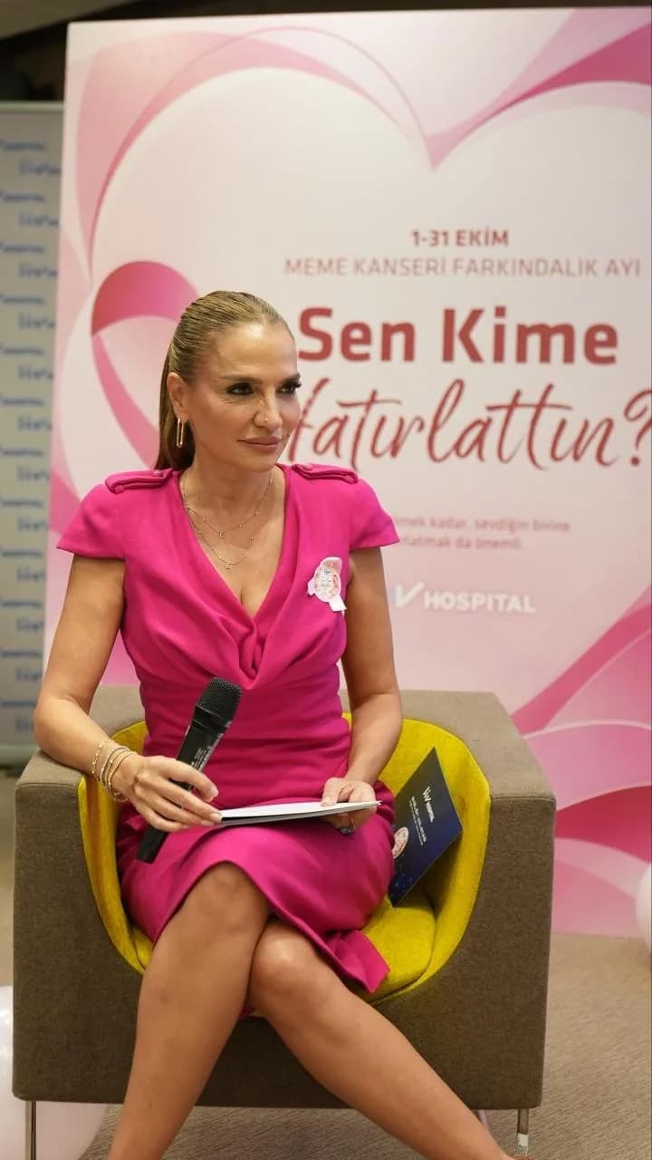 Ebru Akel'in moderatörlüğünde gerçekleştirilen buluşmada, Meme kanserinin tanı ve tedavi süreci; Radyoloji, Genel Cerrah