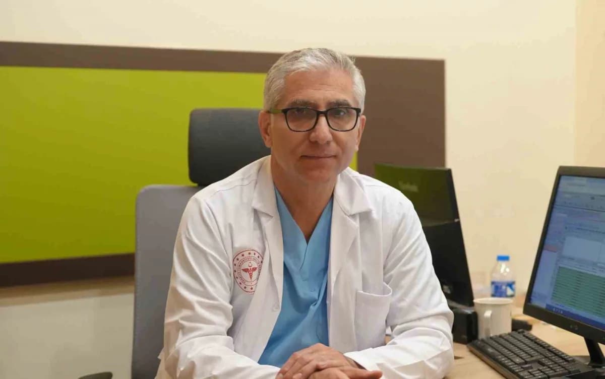 Erzurum Şehir Hastanesi Cerrahi Onkoloji Kliniği uzmanı meme kanseri farkındalığı hakkında açıklama yapıyor
