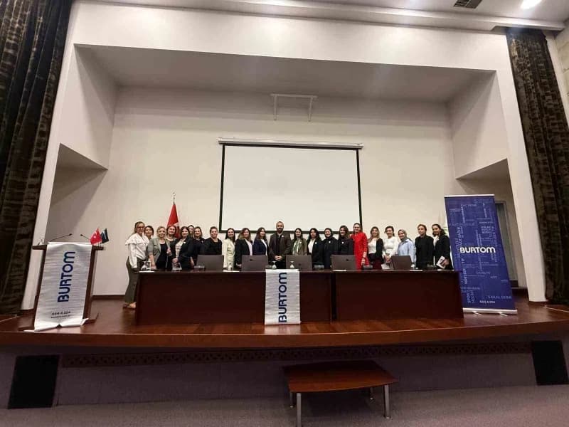 Bursa'da meme kanseri farkındalık ayı kapsamında düzenlenen seminerde konuşan Op. Dr. Doğan Fakıoğlu