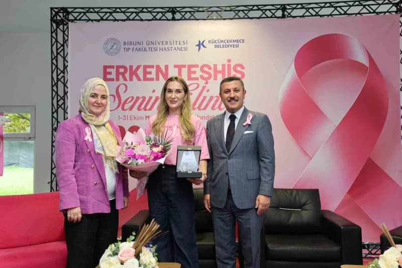 Biruni Üniversite Tıp Fakültesi Hastanesi Genel Müdürü Serap Kilerci Ulusal (Solda), Sema Aydemir (Ortada), Küçükçekmece