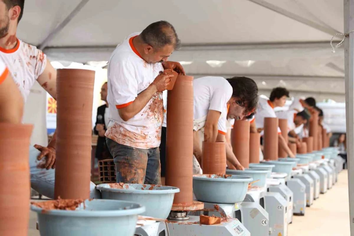 Bu yıl 45 ülkenin katılımıyla gerçekleştirilen 5. Uluslararası Menemen Çömlek Festivali, adından söz ettirmeye devam edi