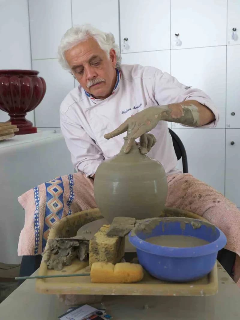 Menemen'de geçtiğimiz ay düzenlenen 5. Uluslararası Çömlek Festivali'ne katılan Fransız Seramik Sanatçısı Stephane Monta