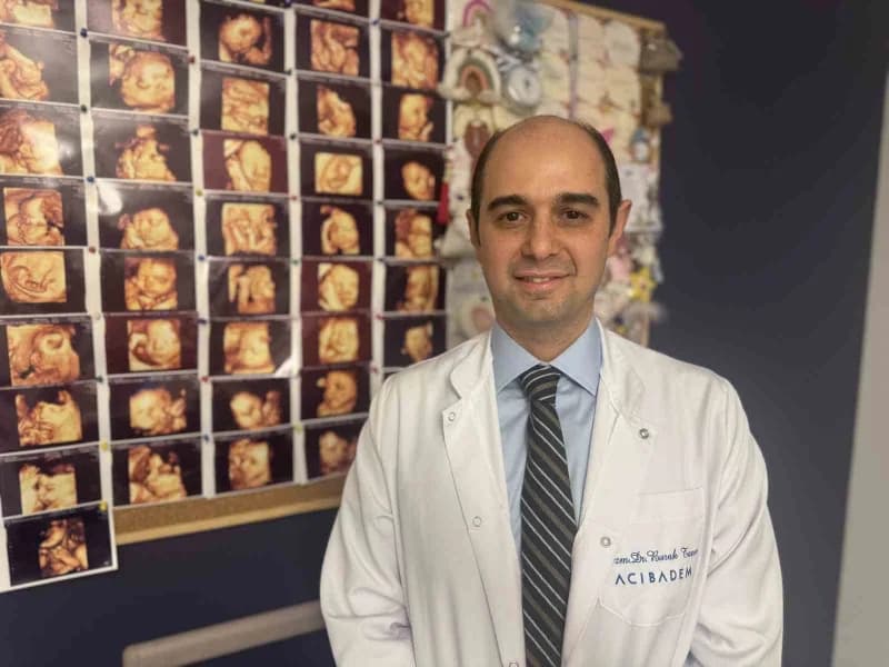 Menopoz sürecini anlatan kadın hastalıkları ve doğum uzmanı Dr. Burak Tanır