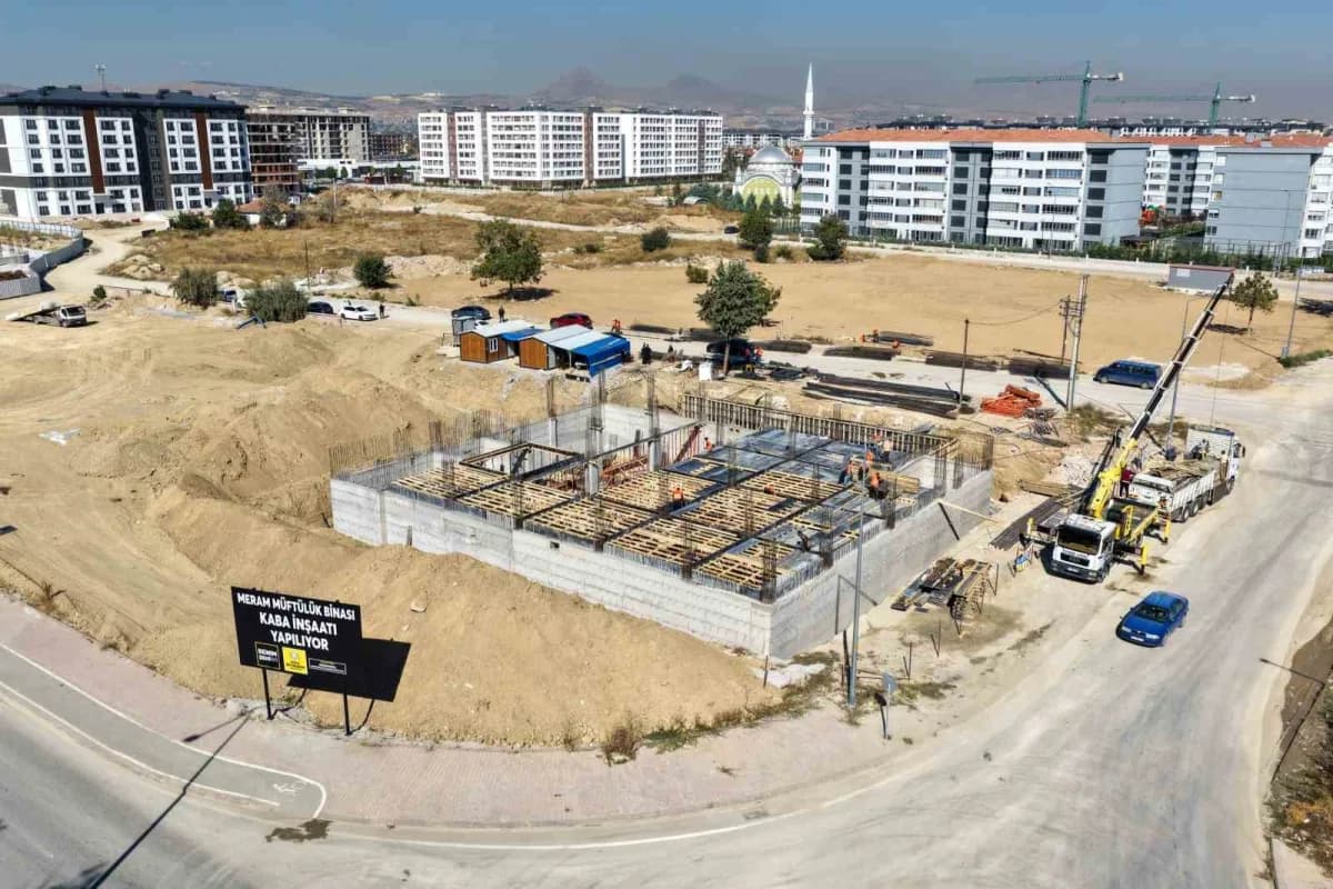 Meram'da hadimi Mahallesi Alparslan Türkeş Caddesi üzerinde yapımı devam eden yeni İlçe Müftülüğü binası, 3 bin 242 metr