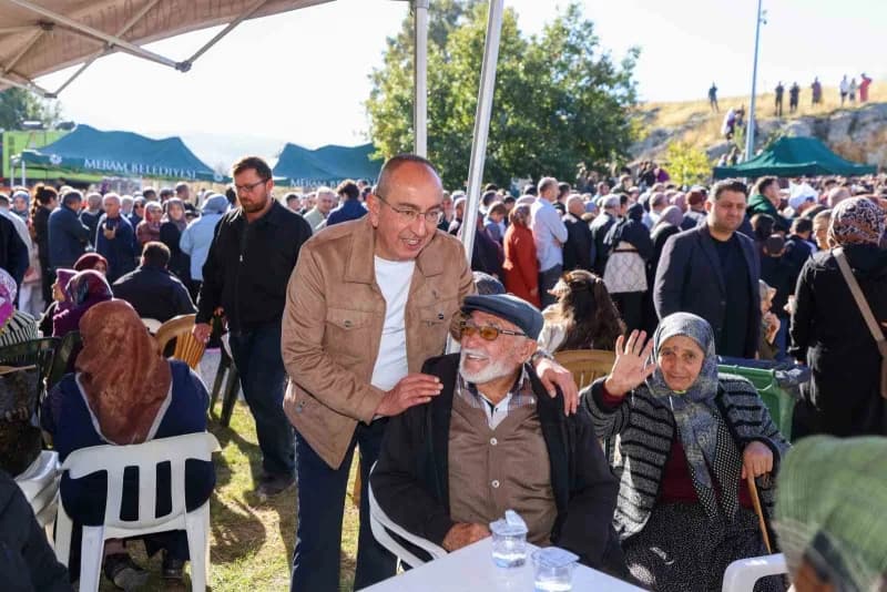 Meram’ın Kızılören Mahallesi’nde yüzyıllardır yaşatılan ‘inden Peynir Çıkarma’ geleneği, bu yıl da y