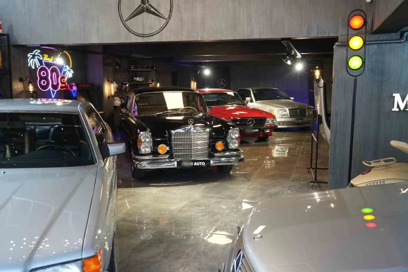 Samsunlu iş adamının çocuklukta oyuncaklarla başlayan araba aşkı, büyüdüğünde Mercedes müzesine dönü