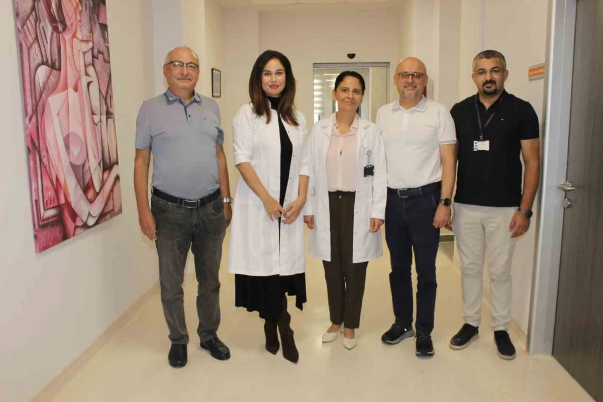 Konuyla ilgili Akdeniz Üniversitesi Nöroloji Bölümü'nden Prof. Dr. Babür Dora (Solda) ile Prof. Dr. Ebru Apaydın Doğan (