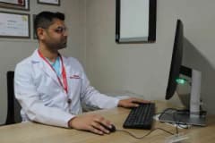 Uzman doktor cilt bakımı ve kozmetik ürünler hakkında bilgilendiriyor