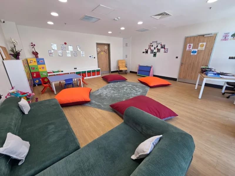 Merkezefendi Belediyesi amatör spor kulüplerine malzeme desteği programında spor malzemeleri dağıtımı