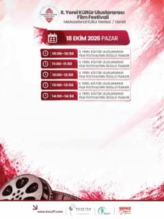 Merkezefendi Kültür Merkezi önünde 2. Yerel Kültür Uluslararası Film Festivali afişi ve etkinlik alanı