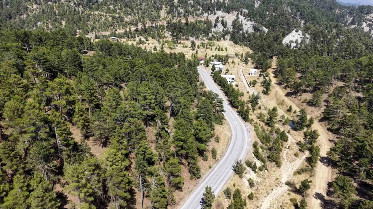 Mersin Büyükşehir Belediyesi tarafından Bozyazı ilçesinde Derbent ile Ustalar arasındaki 14 kilometrelik Yol, sathi kapl