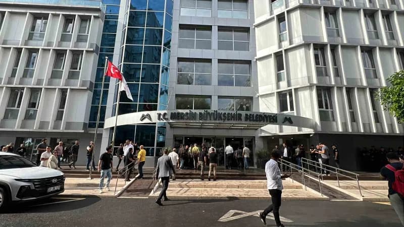 Mersin Büyükşehir Belediyesine operasyon düzenlendi