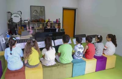 Mersin Büyükşehir Belediyesi Çocuk Kampüslerinde çocuklar çeşitli atölye çalışmalarına katılıyor