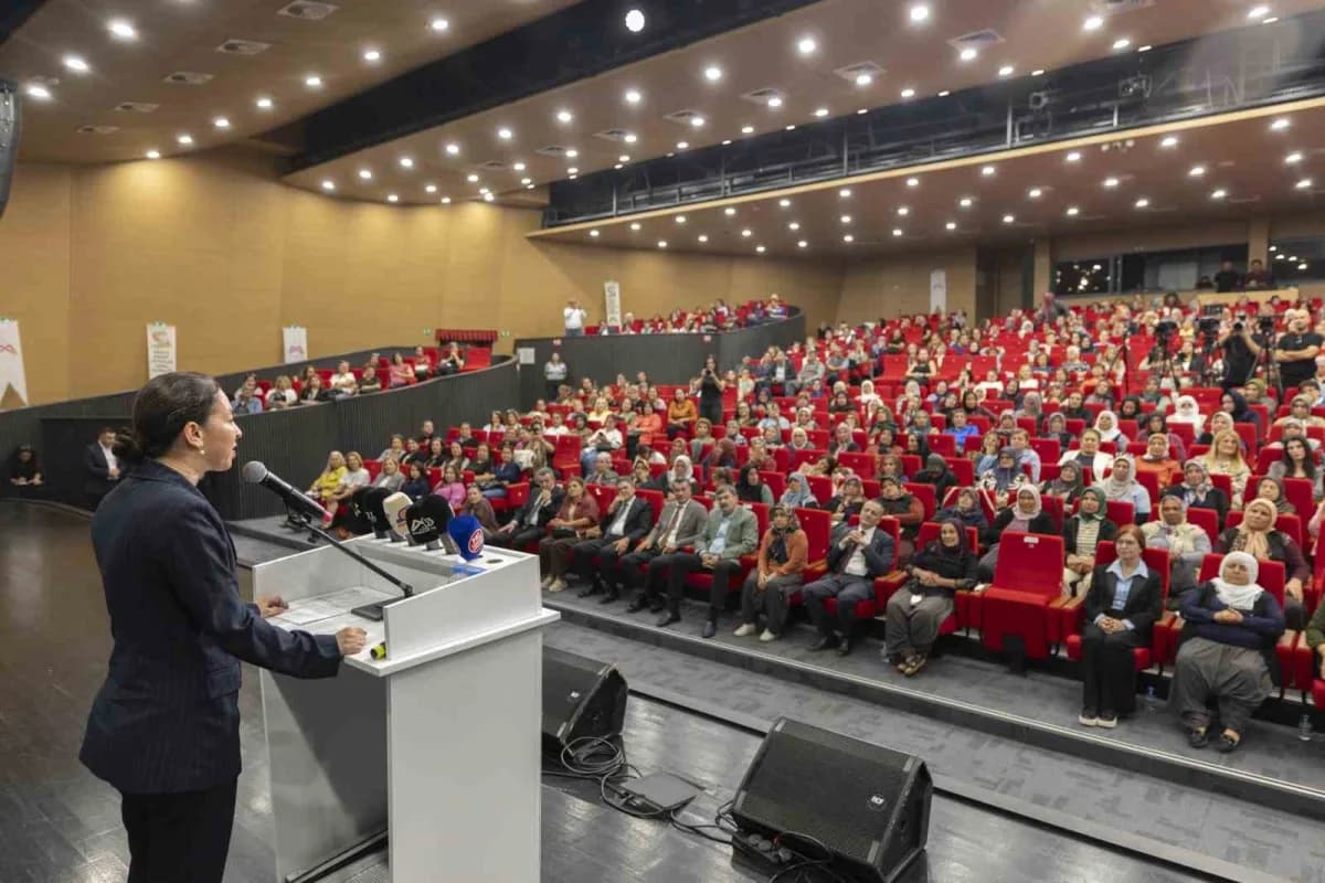 Mersin Büyükşehir Belediyesi tarafından Dünya Kadın Çiftçiler Günü dolayısıyla düzenlenen etkinlikte