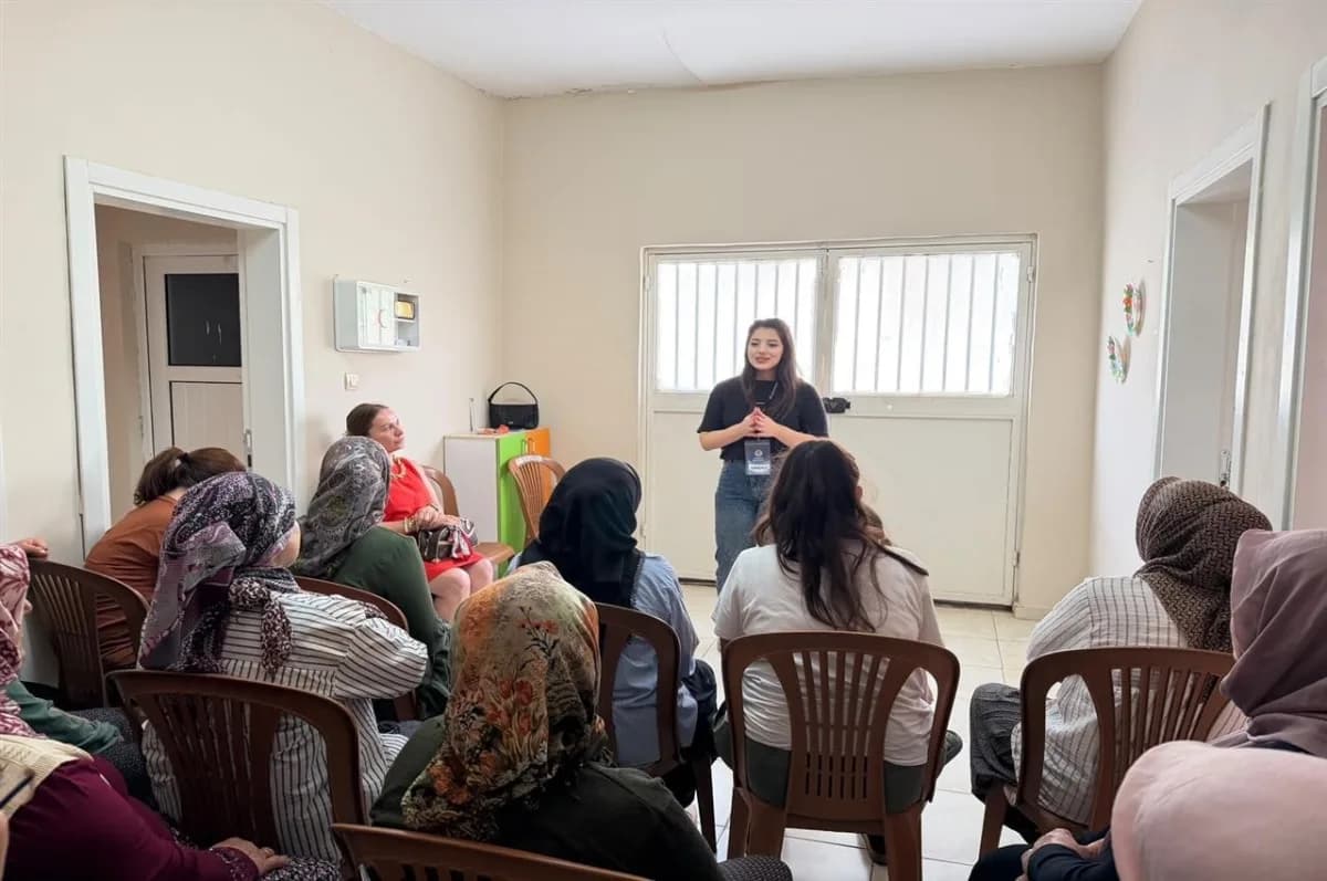 Mersin Akdeniz ilçesinde kırsal bölgede psikoeğitim alan kız çocukları ve anneleri