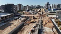 Mersin Mezitli Vatan Caddesi kavşak projesinde devam eden yol yapım çalışmaları