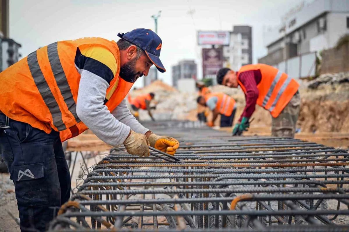 Mersin Büyükşehir Belediyesi tarafından Mezitli ilçesinde hayata geçirilen bin 720 metre uzunluğundaki Vatan Caddesi Kuy