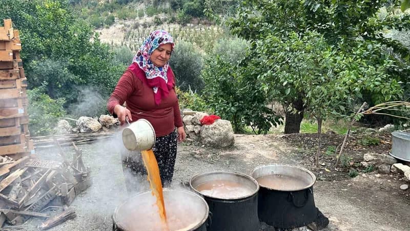 Mersin’de sosyal medyada köy hayatını paylaşan Naciye Şahin’in portresi