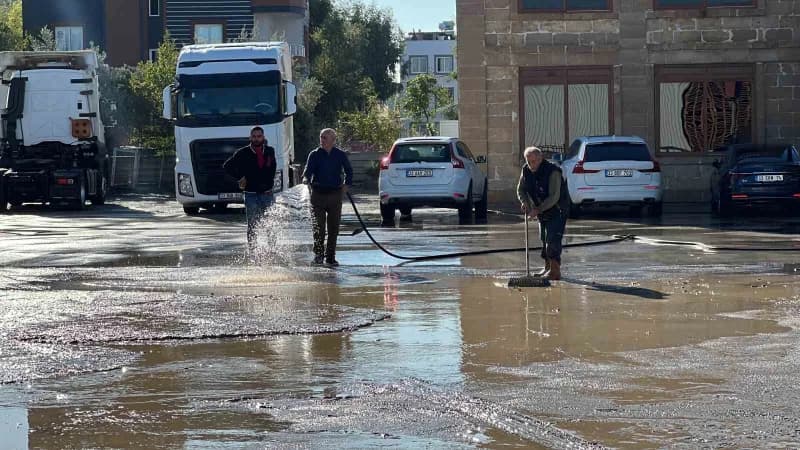 Meteoroloji ve AFAD tarafından turuncu kodlu kuvvetli yağış uyarısı yapılan Mersin'de, dün sabah saa