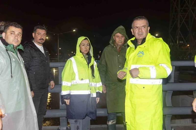 Mersin Büyükşehir Belediyesi Başkan Vekili Gülşah Yıldırım Genç, Gece saatlerinde Sel ve su baskınla