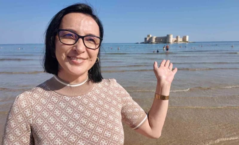 Sezon bitmesine rağmen sıcaklıkların sürdüğünü anlatan otel müdürlerinden Nur Övür, "Gördüğünüz gibi Ekim ayındayız, hav