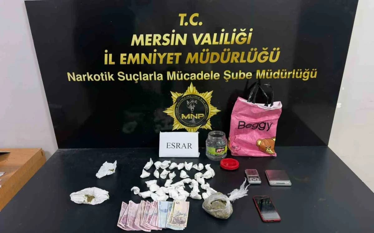 Mersin’de uyuşturucu madde ticareti yapan sokak satıcılarına yönelik düzenlenen operasyonlarda bonzai, metamfetamin, sen