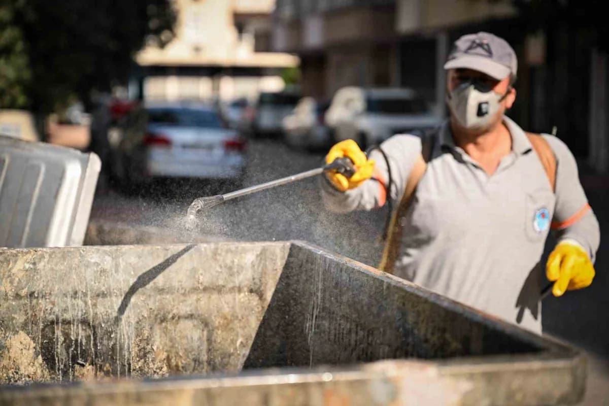 Mersin Büyükşehir Belediyesi, halk sağlığını korumak ve zararlı canlılarla mücadele etmek amacıyla 1