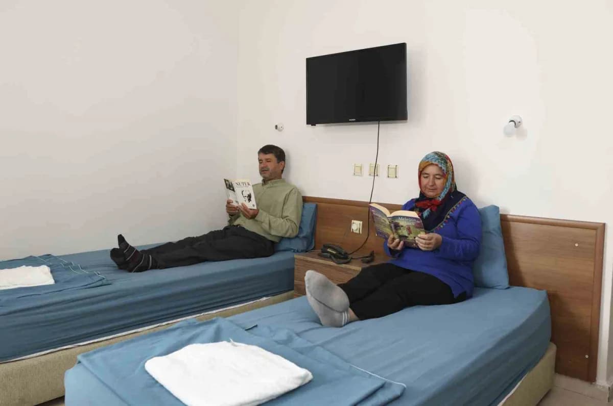 Mersin Büyükşehir Belediyesi tarafından 2021 yılında hizmete açılan Refakatçi evi, tedavi için kent merkezine gelen hast