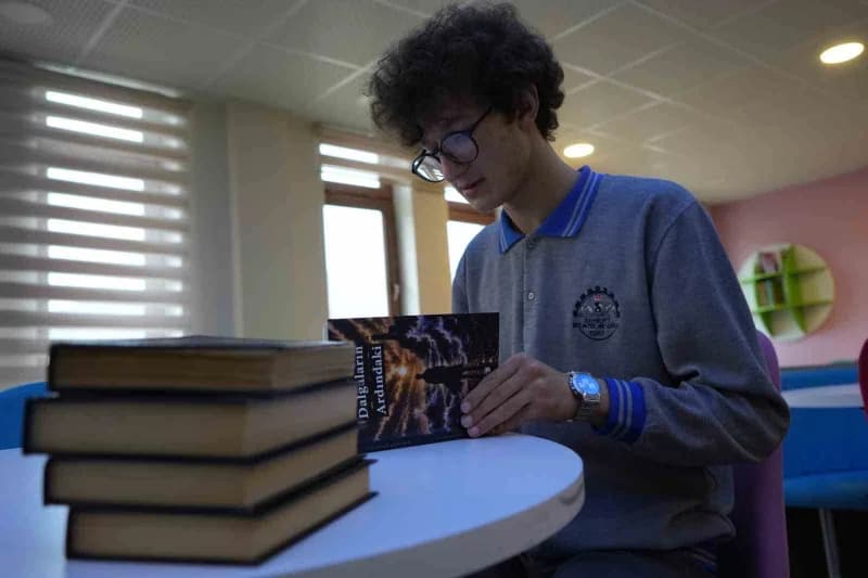 Meslek Lisesi öğrencisinin edebiyat tutkusu romana dönüştü: 4 ayda kitap yazdı