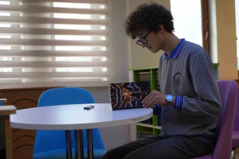 Meslek Lisesi öğrencisinin edebiyat tutkusu romana dönüştü: 4 ayda kitap yazdı