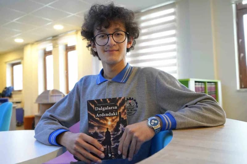 Sayısal öğrencisinin edebiyat tutkusu romana dönüştü: 17 yaşındaki lise öğrencisi 4 ayda kitap yazdı
