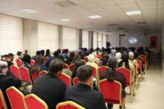 Doç. Dr. Fatma Esen Bingöl Üniversitesi'nde iklim ve metan gazı konferansı verirken