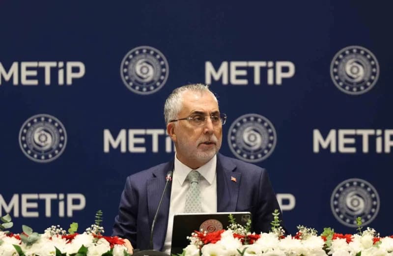 Çalışma ve Sosyal Güvenlik Bakanı Vedat Işıkhan, Mevsimlik Tarım İşçiliği İzleme ve Değerlendirme Kurulu Toplantısı'nda