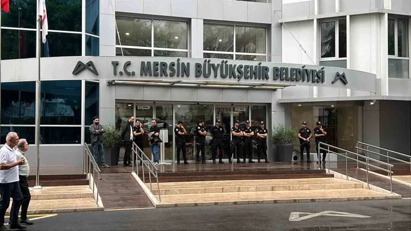 Mersin Büyükşehir, Mezitli ve Yenişehir belediyelerine yönelik operasyon düzenlendi