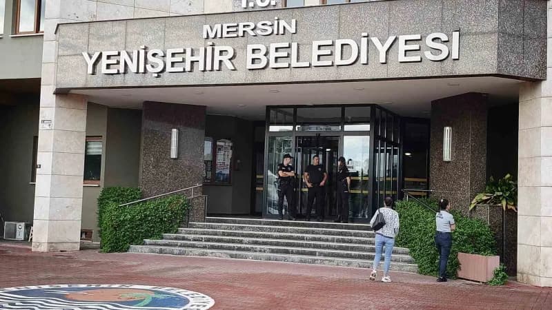 Mersin Büyükşehir, Mezitli ve Yenişehir belediyelerine yönelik operasyon düzenlendi