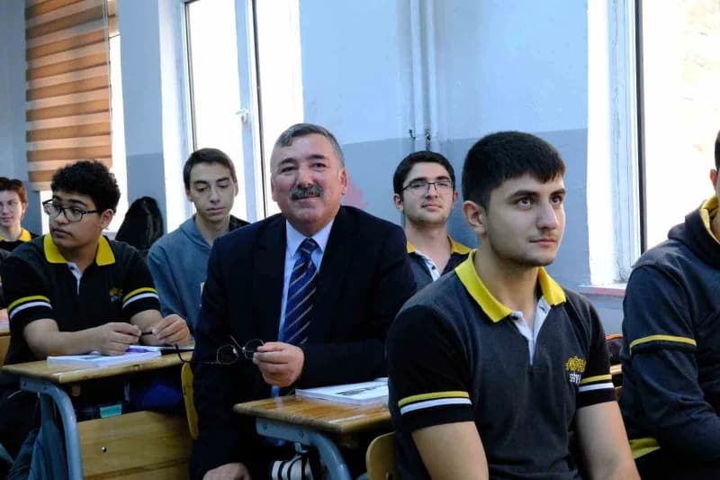 Sivas Cumhuriyet Üniversitesi Rektörü Prof. Dr. Ahmet Şengönül, İmam Hatipliler Haftası kapsamında öğrencilik yıllarını