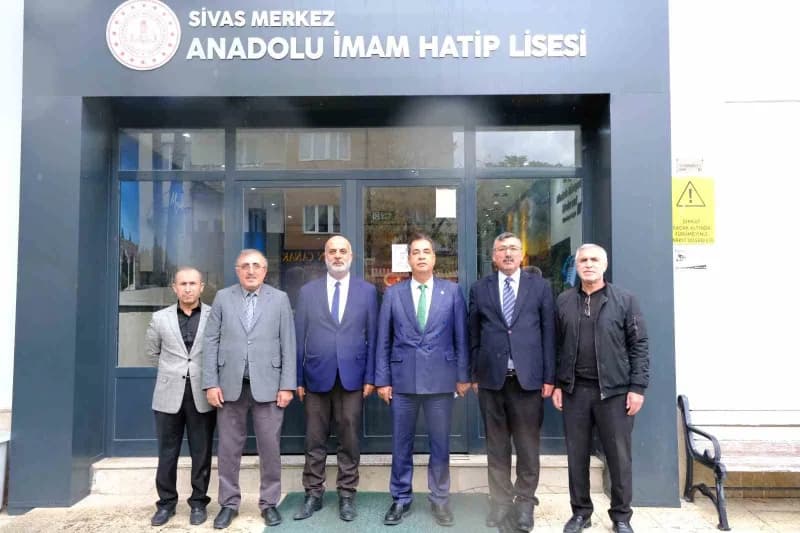 Sivas Cumhuriyet Üniversitesi Rektörü Prof. Dr. Ahmet Şengönül, İmam Hatipliler Haftası kapsamında öğrencilik yıllarını