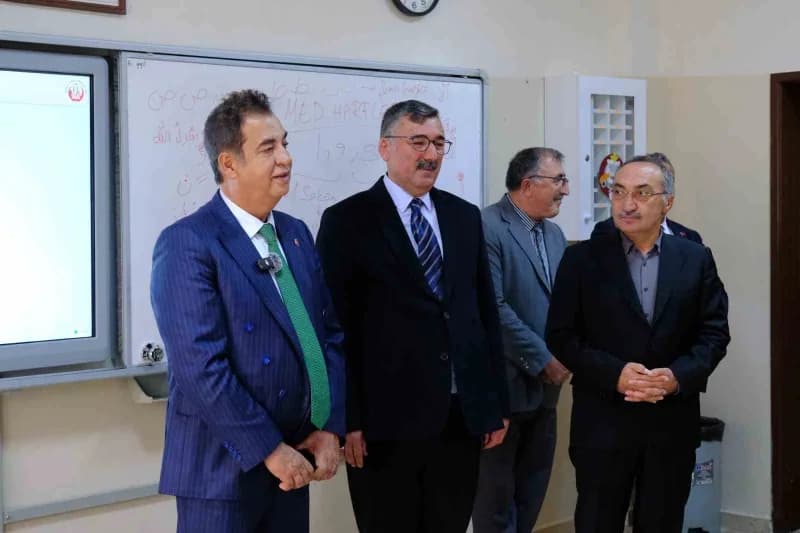 Sivas Cumhuriyet Üniversitesi Rektörü Prof. Dr. Ahmet Şengönül, İmam Hatipliler Haftası kapsamında öğrencilik yıllarını