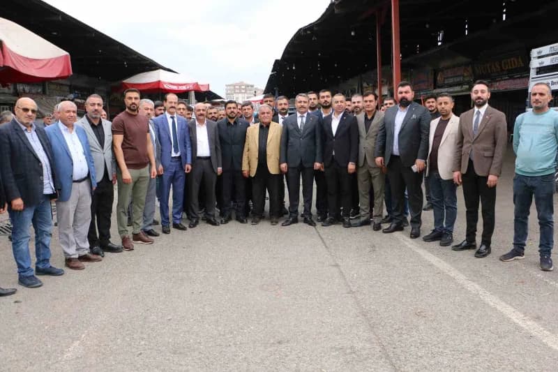 Milliyetçi Hareket Partisi (MHP) Diyarbakır İl Başkanı Hasan Özcoşkun ve beraberindeki İl yönetim kurulu üyeleri, Diyarb