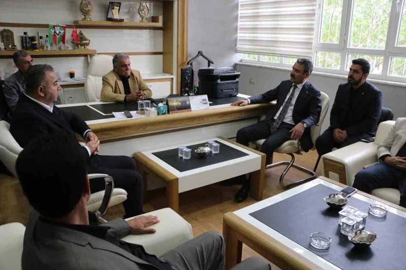Milliyetçi Hareket Partisi (MHP) Diyarbakır İl Başkanı Hasan Özcoşkun ve beraberindeki İl yönetim kurulu üyeleri, Diyarb