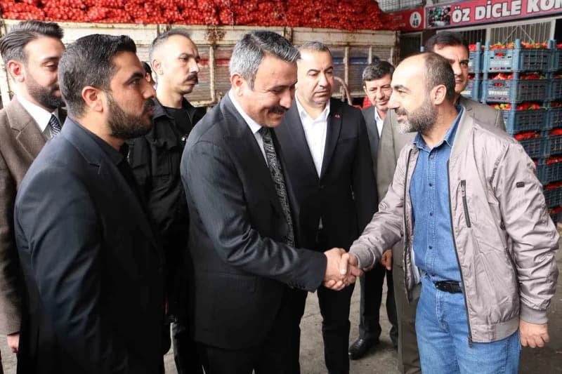 Milliyetçi Hareket Partisi (MHP) Diyarbakır İl Başkanı Hasan Özcoşkun ve beraberindeki İl yönetim kurulu üyeleri, Diyarb