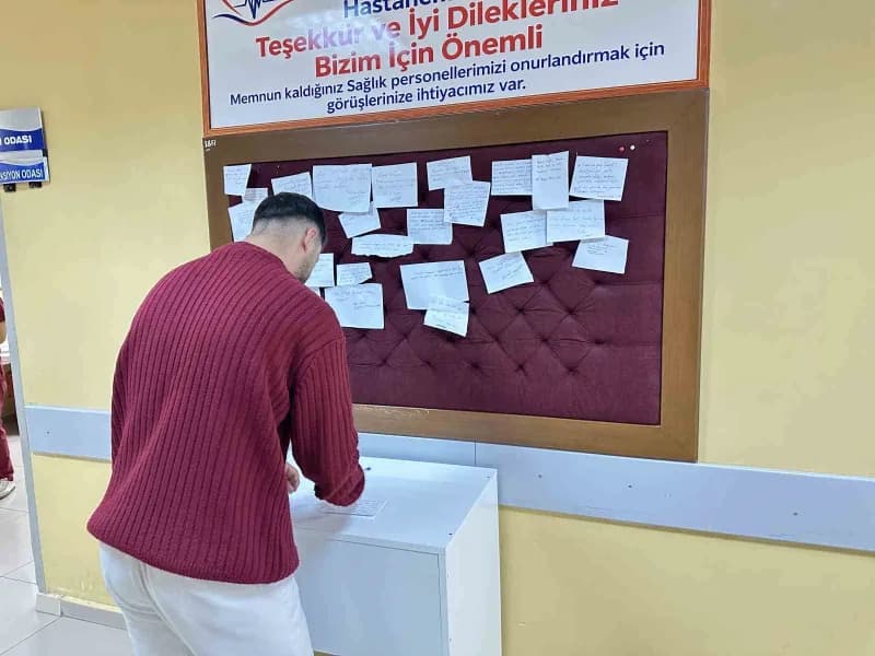 Midyat Devlet Hastanesi'nde sağlık çalışanlarına teşekkür mesajlarının iletildiği Teşekkür Köşesi