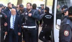 Milas Belediyesi önünde adliyeye sevk edilen şüpheliler